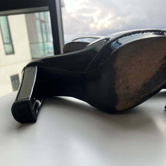 Size 9 Stuart Weitzman Black Pumps - Picture 5 of 8